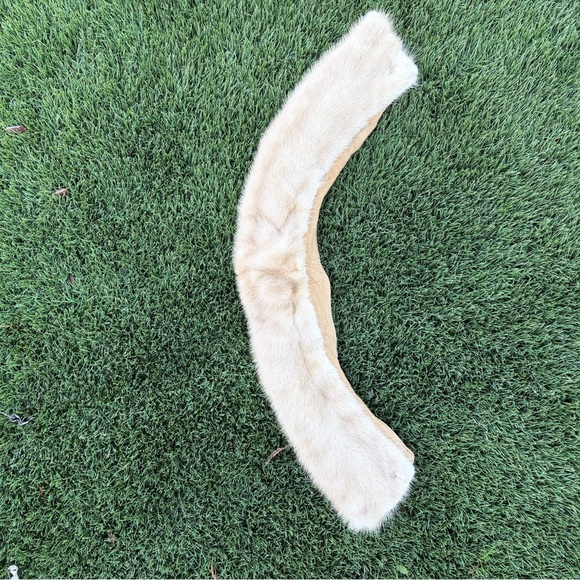 Mink Fur Collar Jazz Up A Coat For A Night Out - Picture 7 of 8